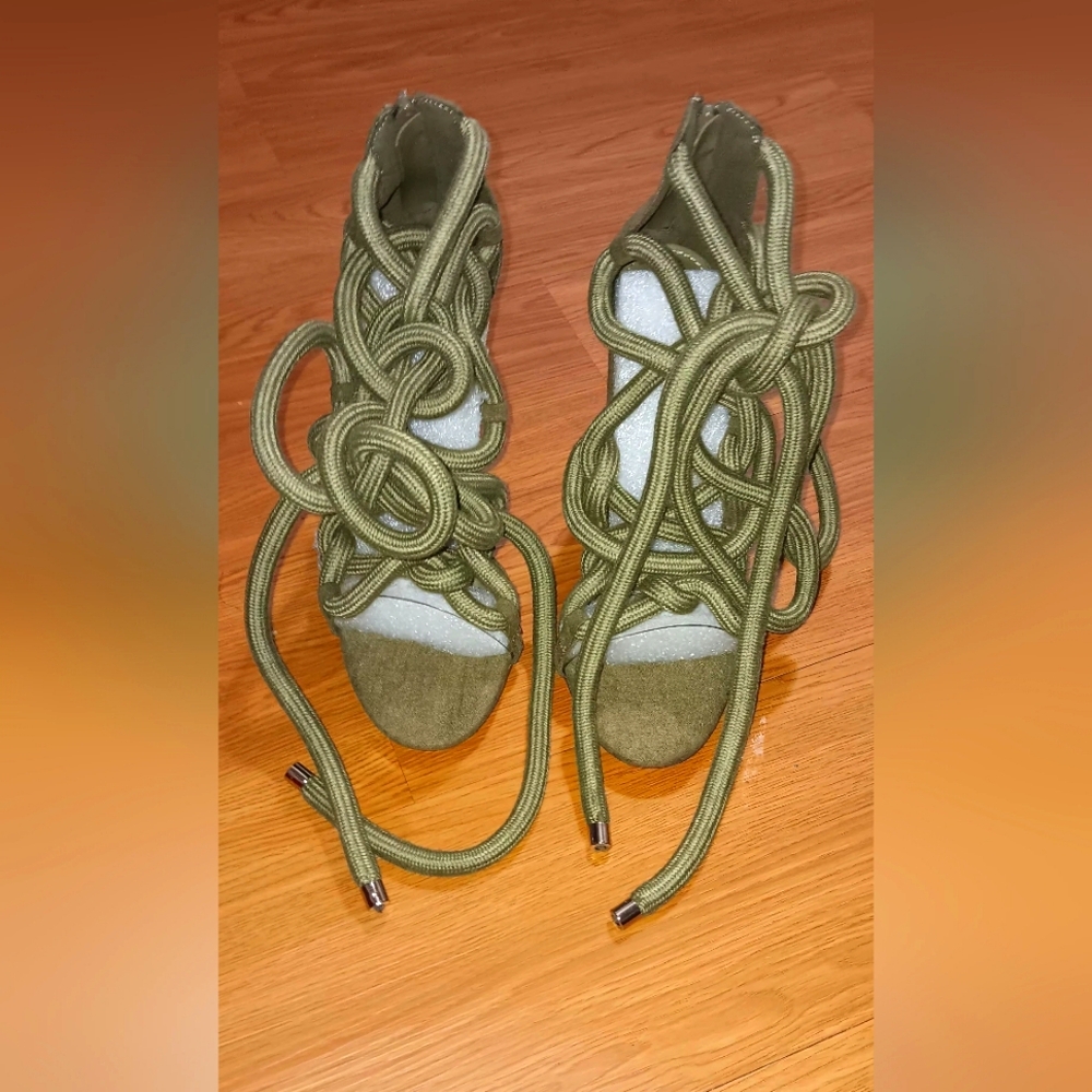 Green Heeled Shoes with Minimalist Design